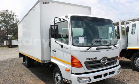 Acheter Occasion Utilitaire Hino 300 Series Blanc à Lusaka, Zambie Acheter Occasion Utilitaire Hino 300 Series Blanc à Lusaka, Zambie