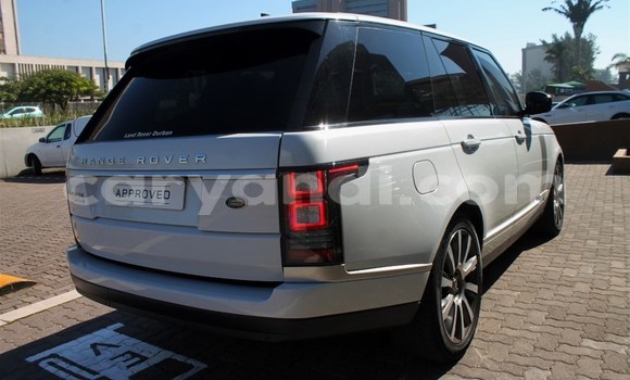 Tenga Tsaru Land Rover Range Rover Chena Mota in Livingstone in Zambia Tenga Tsaru Land Rover Range Rover Chena Mota in Livingstone in Zambia