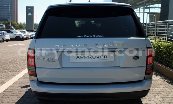 Tenga Tsaru Land Rover Range Rover Chena Mota in Livingstone in Zambia Tenga Tsaru Land Rover Range Rover Chena Mota in Livingstone in Zambia