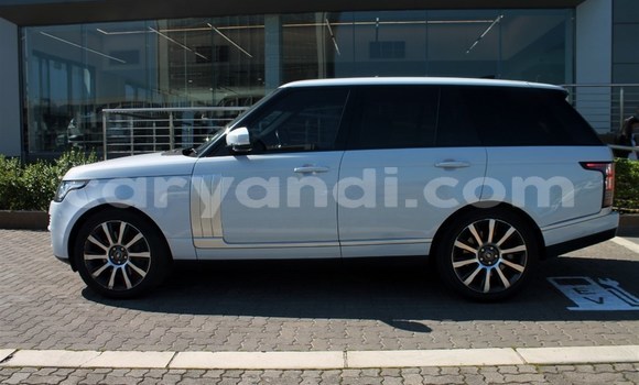 Tenga Tsaru Land Rover Range Rover Chena Mota in Livingstone in Zambia Tenga Tsaru Land Rover Range Rover Chena Mota in Livingstone in Zambia