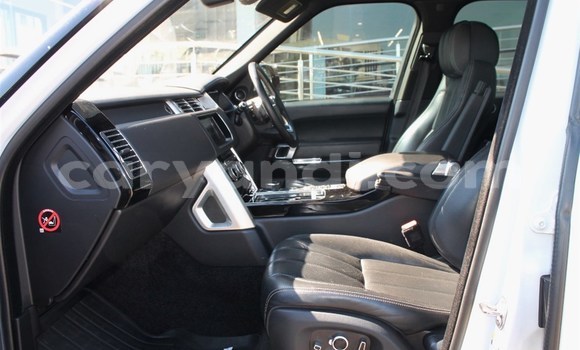 Tenga Tsaru Land Rover Range Rover Chena Mota in Livingstone in Zambia Tenga Tsaru Land Rover Range Rover Chena Mota in Livingstone in Zambia