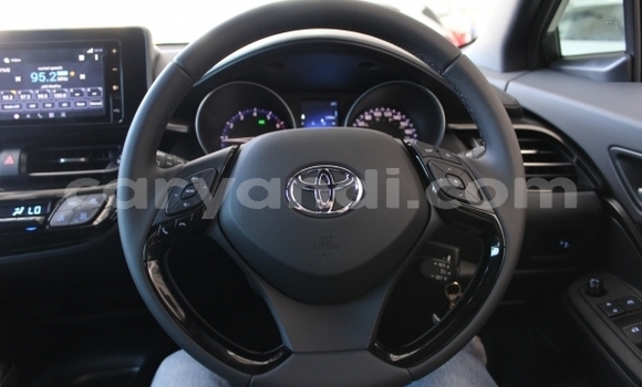 Acheter Occasion Voiture Toyota C-HR Blanc à Chingola, Zambie Acheter Occasion Voiture Toyota C-HR Blanc à Chingola, Zambie