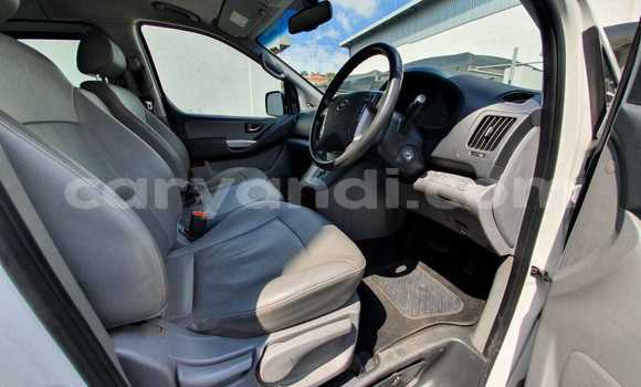 Nunua Ilio tumika Hyundai H1 Nyeupe Gari ndani ya Livingstone nchini Zambia Nunua Ilio tumika Hyundai H1 Nyeupe Gari ndani ya Livingstone nchini Zambia