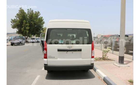 Acheter Import Voiture Toyota Hiace Blanc à Import - Dubai, Zambie Acheter Import Voiture Toyota Hiace Blanc à Import - Dubai, Zambie
