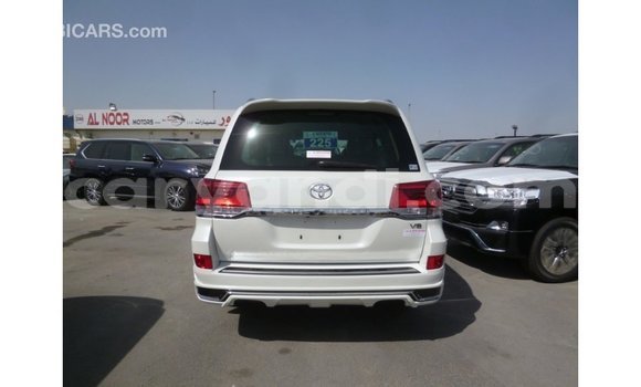 Tenga Imported Toyota Land Cruiser Chena Mota in Import - Dubai in Zambia Tenga Imported Toyota Land Cruiser Chena Mota in Import - Dubai in Zambia