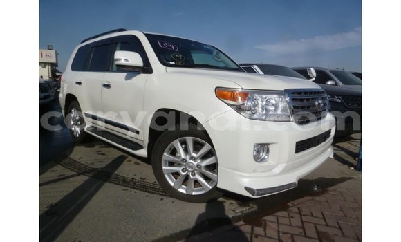 Nunua Imported Toyota Land Cruiser Nyeupe Gari ndani ya Import - Dubai nchini Zambia Nunua Imported Toyota Land Cruiser Nyeupe Gari ndani ya Import - Dubai nchini Zambia