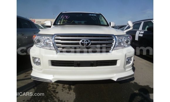 Nunua Imported Toyota Land Cruiser Nyeupe Gari ndani ya Import - Dubai nchini Zambia Nunua Imported Toyota Land Cruiser Nyeupe Gari ndani ya Import - Dubai nchini Zambia
