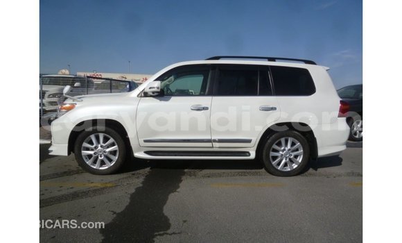Nunua Imported Toyota Land Cruiser Nyeupe Gari ndani ya Import - Dubai nchini Zambia Nunua Imported Toyota Land Cruiser Nyeupe Gari ndani ya Import - Dubai nchini Zambia