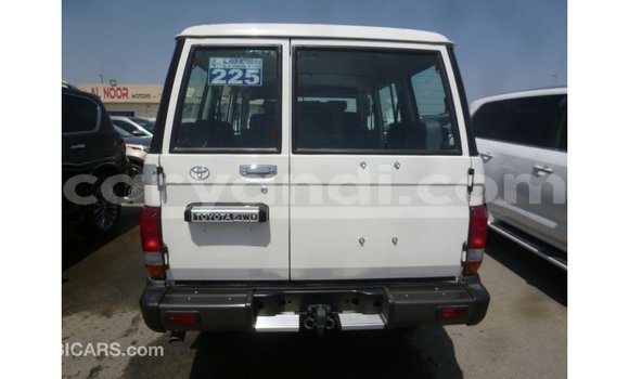 Nunua Imported Toyota Land Cruiser Nyeupe Gari ndani ya Import - Dubai nchini Zambia Nunua Imported Toyota Land Cruiser Nyeupe Gari ndani ya Import - Dubai nchini Zambia