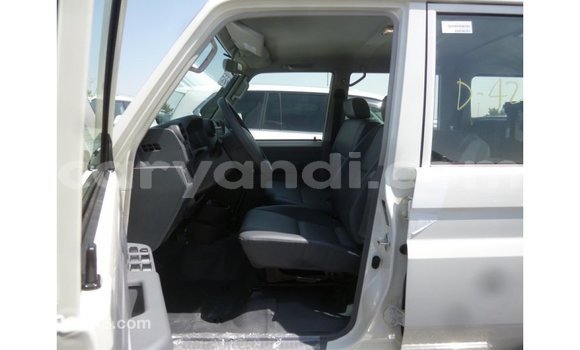 Nunua Imported Toyota Land Cruiser Nyeupe Gari ndani ya Import - Dubai nchini Zambia Nunua Imported Toyota Land Cruiser Nyeupe Gari ndani ya Import - Dubai nchini Zambia