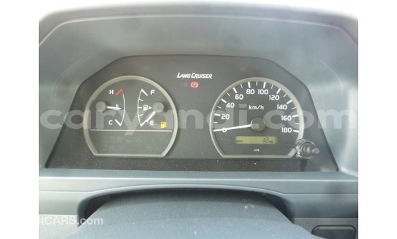 Nunua Imported Toyota Land Cruiser Nyeupe Gari ndani ya Import - Dubai nchini Zambia Nunua Imported Toyota Land Cruiser Nyeupe Gari ndani ya Import - Dubai nchini Zambia