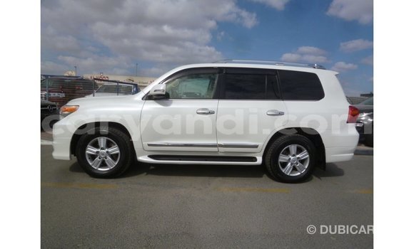 Nunua Imported Toyota Land Cruiser Nyeupe Gari ndani ya Import - Dubai nchini Zambia Nunua Imported Toyota Land Cruiser Nyeupe Gari ndani ya Import - Dubai nchini Zambia