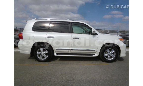 Nunua Imported Toyota Land Cruiser Nyeupe Gari ndani ya Import - Dubai nchini Zambia Nunua Imported Toyota Land Cruiser Nyeupe Gari ndani ya Import - Dubai nchini Zambia