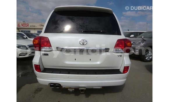 Nunua Imported Toyota Land Cruiser Nyeupe Gari ndani ya Import - Dubai nchini Zambia Nunua Imported Toyota Land Cruiser Nyeupe Gari ndani ya Import - Dubai nchini Zambia