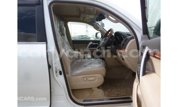 Nunua Imported Toyota Land Cruiser Nyeupe Gari ndani ya Import - Dubai nchini Zambia Nunua Imported Toyota Land Cruiser Nyeupe Gari ndani ya Import - Dubai nchini Zambia