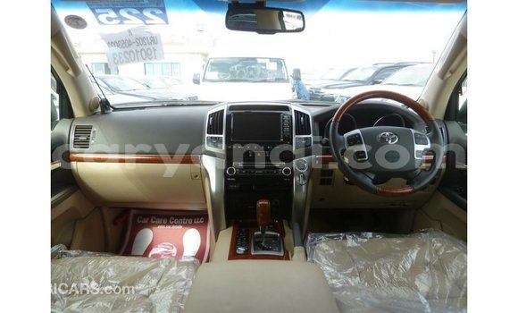 Nunua Imported Toyota Land Cruiser Nyeupe Gari ndani ya Import - Dubai nchini Zambia Nunua Imported Toyota Land Cruiser Nyeupe Gari ndani ya Import - Dubai nchini Zambia