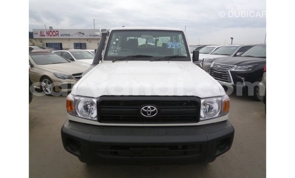 Nunua Imported Toyota Land Cruiser Nyeupe Gari ndani ya Import - Dubai nchini Zambia Nunua Imported Toyota Land Cruiser Nyeupe Gari ndani ya Import - Dubai nchini Zambia