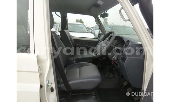 Nunua Imported Toyota Land Cruiser Nyeupe Gari ndani ya Import - Dubai nchini Zambia Nunua Imported Toyota Land Cruiser Nyeupe Gari ndani ya Import - Dubai nchini Zambia