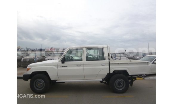 Nunua Imported Toyota Land Cruiser Nyeupe Gari ndani ya Import - Dubai nchini Zambia Nunua Imported Toyota Land Cruiser Nyeupe Gari ndani ya Import - Dubai nchini Zambia