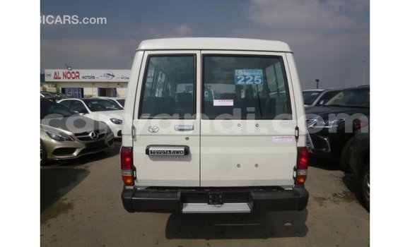Buy Import Toyota Land Cruiser White Car in Import - Dubai in Zambia Buy Import Toyota Land Cruiser White Car in Import - Dubai in Zambia