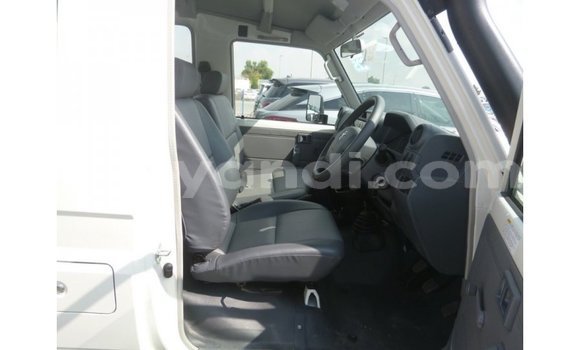 Buy Import Toyota Land Cruiser White Car in Import - Dubai in Zambia Buy Import Toyota Land Cruiser White Car in Import - Dubai in Zambia