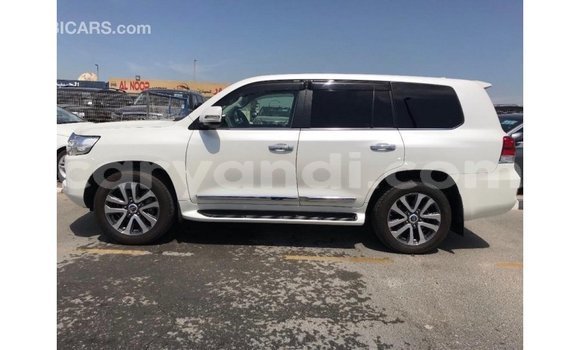 Nunua Imported Toyota Land Cruiser Nyeupe Gari ndani ya Import - Dubai nchini Zambia Nunua Imported Toyota Land Cruiser Nyeupe Gari ndani ya Import - Dubai nchini Zambia