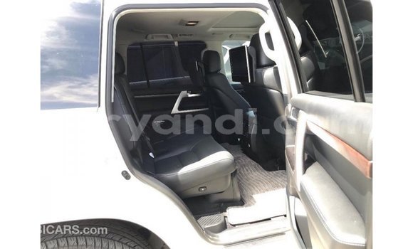 Nunua Imported Toyota Land Cruiser Nyeupe Gari ndani ya Import - Dubai nchini Zambia Nunua Imported Toyota Land Cruiser Nyeupe Gari ndani ya Import - Dubai nchini Zambia