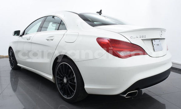 Acheter Occasion Voiture Mercedes‒Benz 300–Series Blanc à Isoka, Nord Acheter Occasion Voiture Mercedes‒Benz 300–Series Blanc à Isoka, Nord