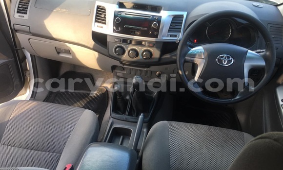 Acheter Occasion Voiture Toyota Hilux Blanc à Lusaka, Zambie Acheter Occasion Voiture Toyota Hilux Blanc à Lusaka, Zambie