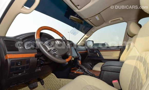 Tenga Imported Toyota Land Cruiser Chena Mota in Import - Dubai in Zambia Tenga Imported Toyota Land Cruiser Chena Mota in Import - Dubai in Zambia