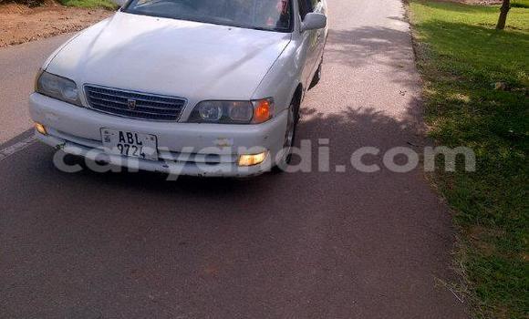 Buy Used Toyota Avalon White Car in Chipata in Zambia