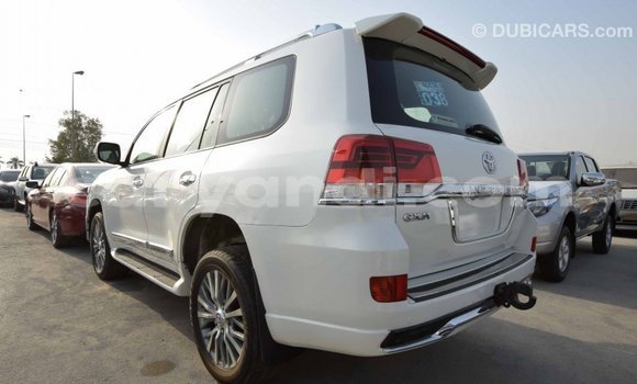 Tenga Imported Toyota Land Cruiser Chena Mota in Import - Dubai in Zambia Tenga Imported Toyota Land Cruiser Chena Mota in Import - Dubai in Zambia