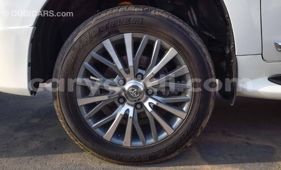 Tenga Imported Toyota Land Cruiser Chena Mota in Import - Dubai in Zambia Tenga Imported Toyota Land Cruiser Chena Mota in Import - Dubai in Zambia