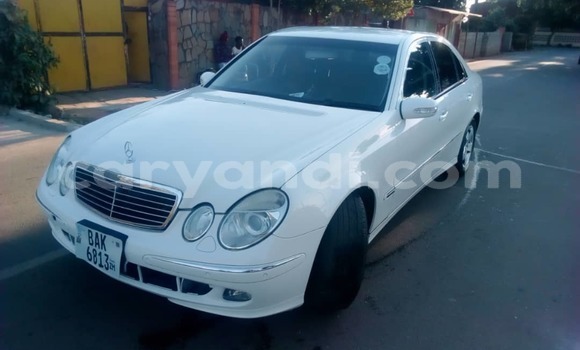 Buy Used Mercedes‒Benz E–Class White Car in Lusaka in Zambia Buy Used Mercedes‒Benz E–Class White Car in Lusaka in Zambia