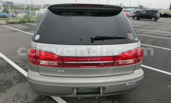 Nunua Ilio tumika Toyota Vista Fedha Gari ndani ya Lusaka nchini Zambia Nunua Ilio tumika Toyota Vista Fedha Gari ndani ya Lusaka nchini Zambia