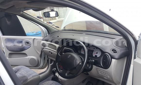 Nunua Ilio tumika Renault Scenic Fedha Gari ndani ya Lusaka nchini Zambia Nunua Ilio tumika Renault Scenic Fedha Gari ndani ya Lusaka nchini Zambia