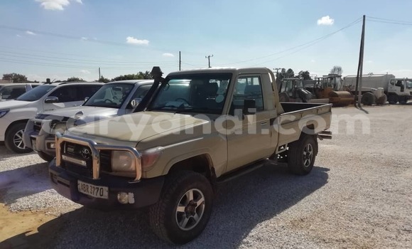 Acheter Occasion Voiture Toyota Land Cruiser Beige à Lusaka, Zambie Acheter Occasion Voiture Toyota Land Cruiser Beige à Lusaka, Zambie