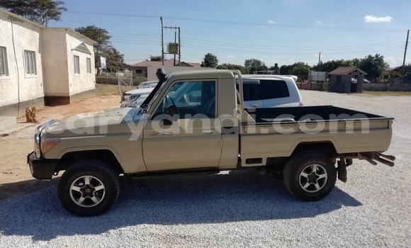 Acheter Occasion Voiture Toyota Land Cruiser Beige à Lusaka, Zambie Acheter Occasion Voiture Toyota Land Cruiser Beige à Lusaka, Zambie