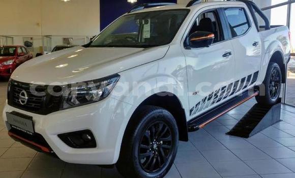 Tenga Tsaru Nissan Navara Chena Mota in Kapiri Mposhi in Central Tenga Tsaru Nissan Navara Chena Mota in Kapiri Mposhi in Central