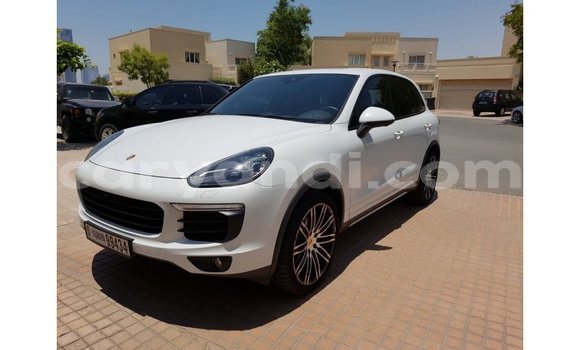 Buy Import Porsche Cayenne White Car in Import - Dubai in Zambia