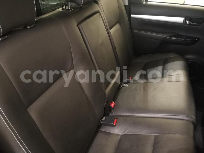 Big with watermark 2.8 gd 6 double cab 4x4 raider auto 11