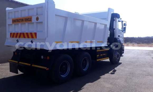 Nunua Ilio tumika Mercedes–Benz Tipper Nyeupe Lori ndani ya Chingola nchini Zambia Nunua Ilio tumika Mercedes–Benz Tipper Nyeupe Lori ndani ya Chingola nchini Zambia