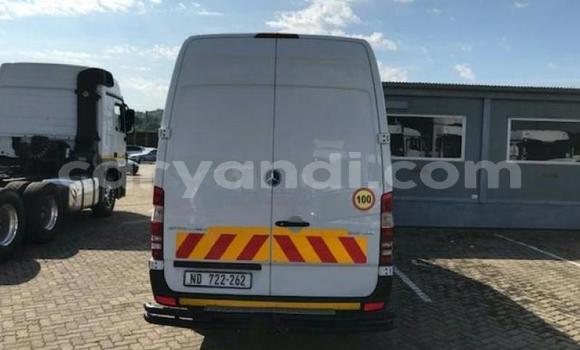 Acheter Occasion Utilitaire Mercedes–Benz Sprinter Blanc à Livingstone, Zambie Acheter Occasion Utilitaire Mercedes–Benz Sprinter Blanc à Livingstone, Zambie