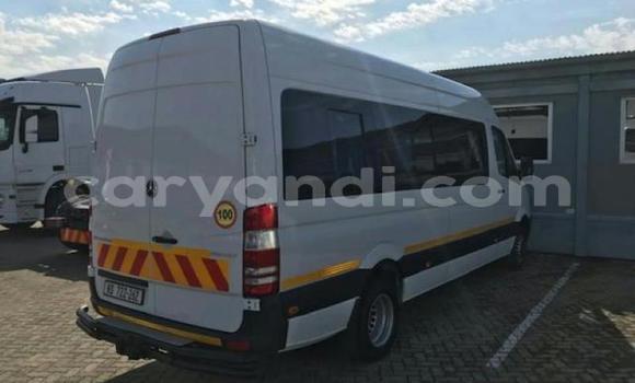 Acheter Occasion Utilitaire Mercedes–Benz Sprinter Blanc à Livingstone, Zambie Acheter Occasion Utilitaire Mercedes–Benz Sprinter Blanc à Livingstone, Zambie
