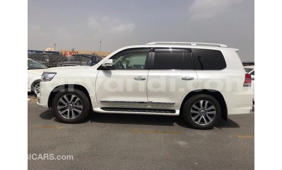 Acheter Import Voiture Toyota Land Cruiser Blanc à Import - Dubai, Zambie Acheter Import Voiture Toyota Land Cruiser Blanc à Import - Dubai, Zambie