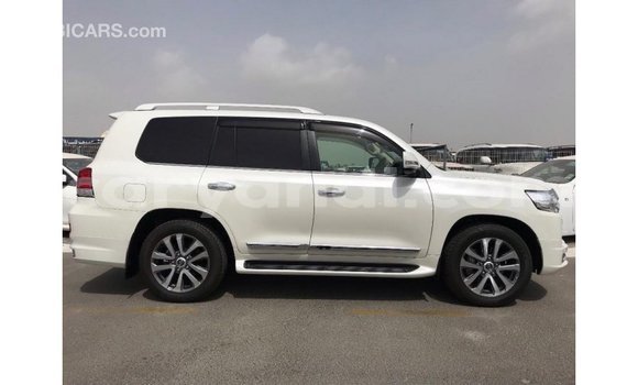 Acheter Import Voiture Toyota Land Cruiser Blanc à Import - Dubai, Zambie Acheter Import Voiture Toyota Land Cruiser Blanc à Import - Dubai, Zambie