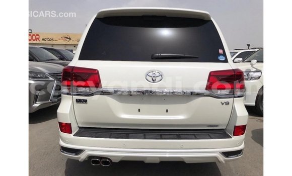 Acheter Import Voiture Toyota Land Cruiser Blanc à Import - Dubai, Zambie Acheter Import Voiture Toyota Land Cruiser Blanc à Import - Dubai, Zambie