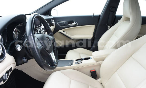 Nunua Ilio tumika Mercedes‒Benz C–Class Nyeupe Gari ndani ya Lusaka nchini Zambia Nunua Ilio tumika Mercedes‒Benz C–Class Nyeupe Gari ndani ya Lusaka nchini Zambia