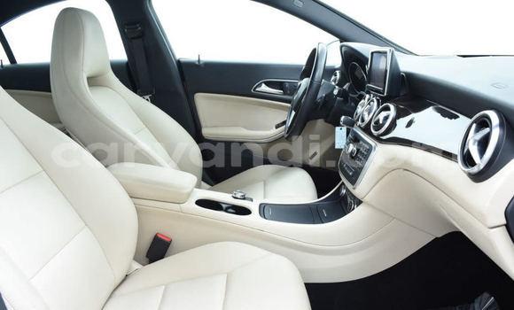 Nunua Ilio tumika Mercedes‒Benz C–Class Nyeupe Gari ndani ya Lusaka nchini Zambia Nunua Ilio tumika Mercedes‒Benz C–Class Nyeupe Gari ndani ya Lusaka nchini Zambia