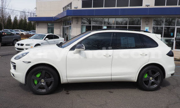 Buy Used Porsche Cayenne White Car in Lusaka in Zambia